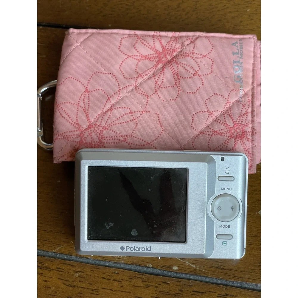 Polaroid camera intermittently